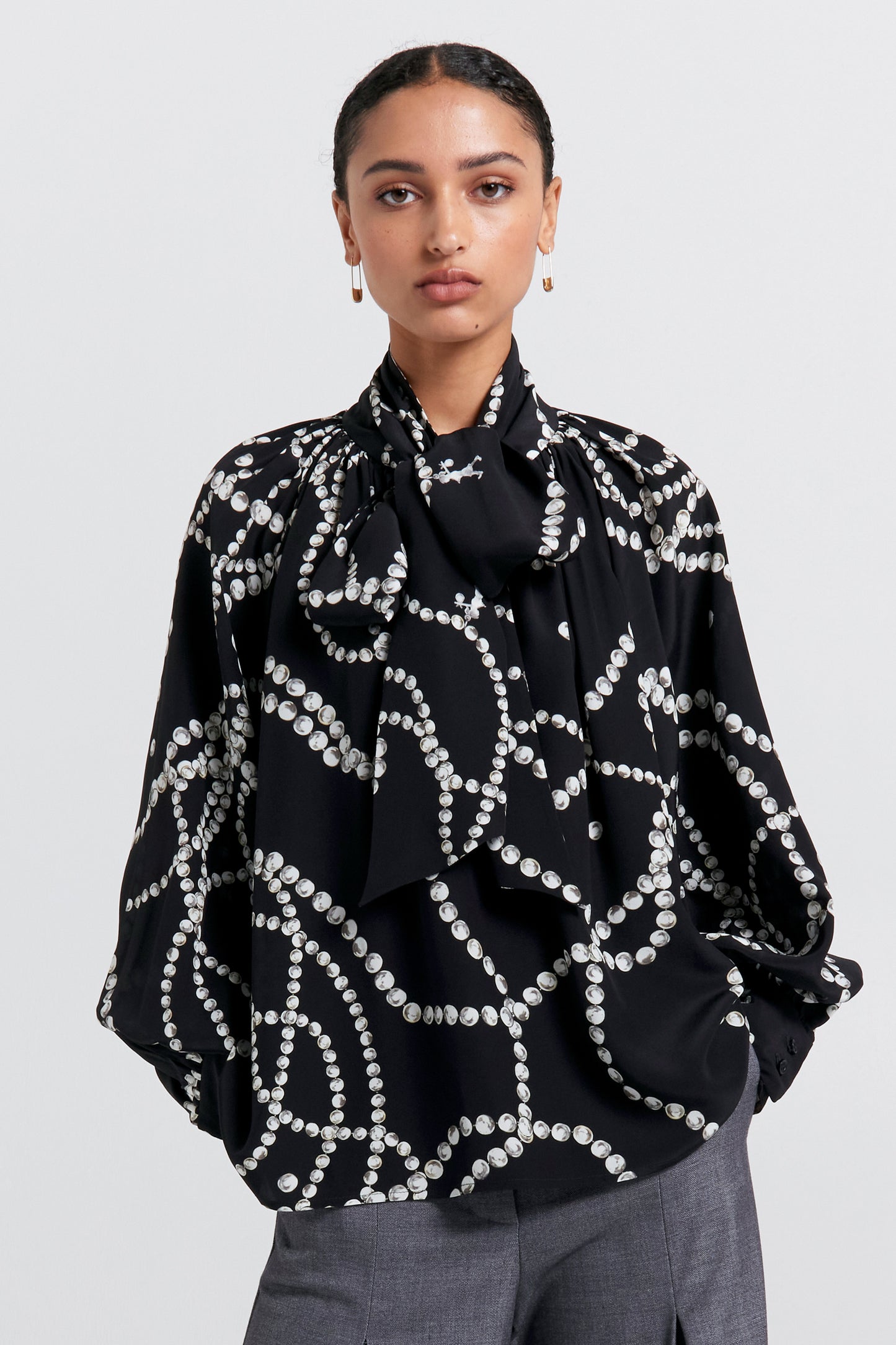 Runaway Pearls Blouse Black