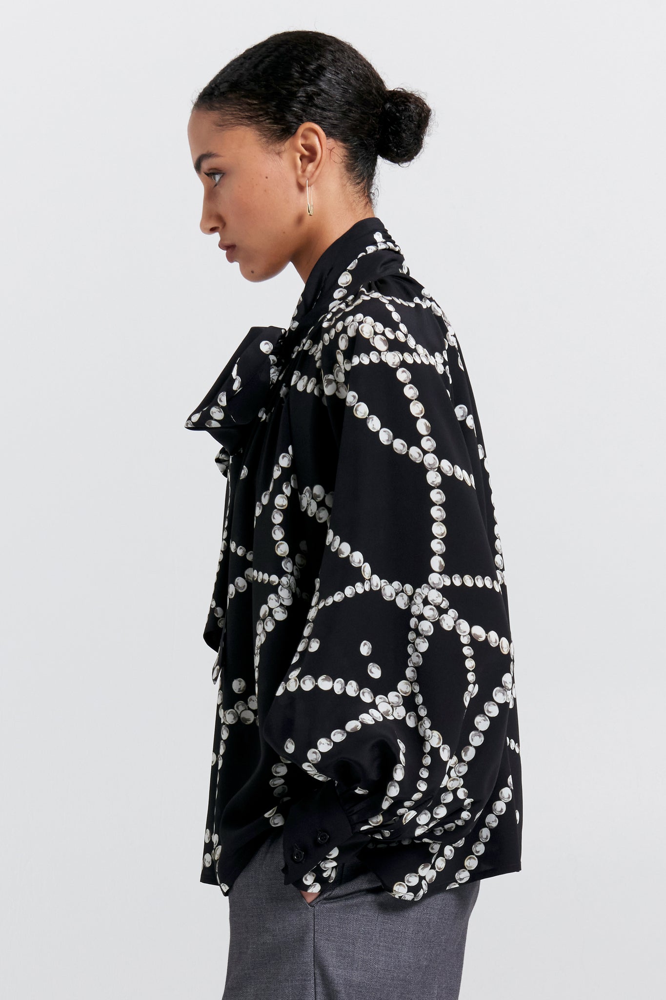Runaway Pearls Blouse Black