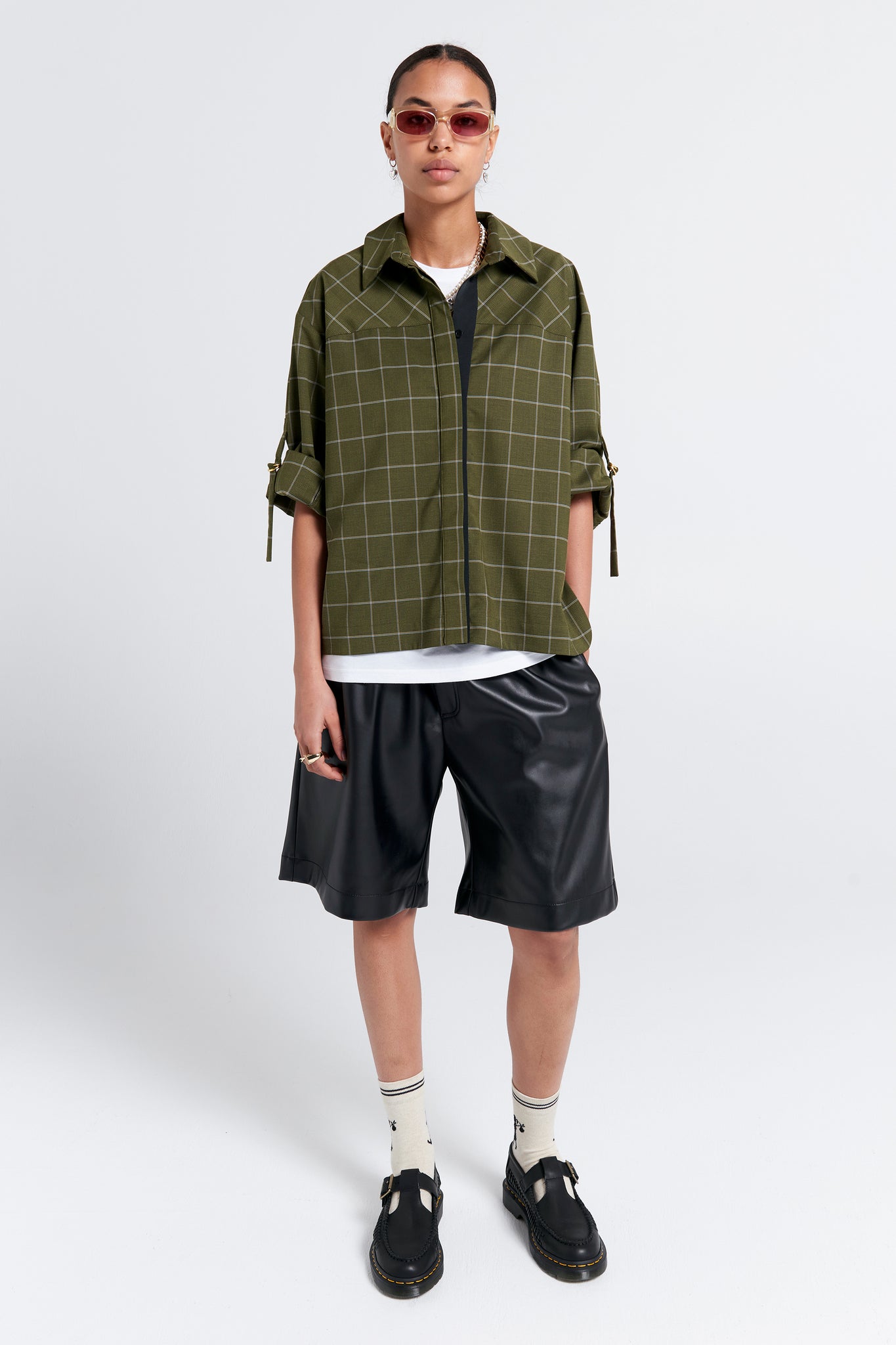 Long Maple Shorts Leatherette Black