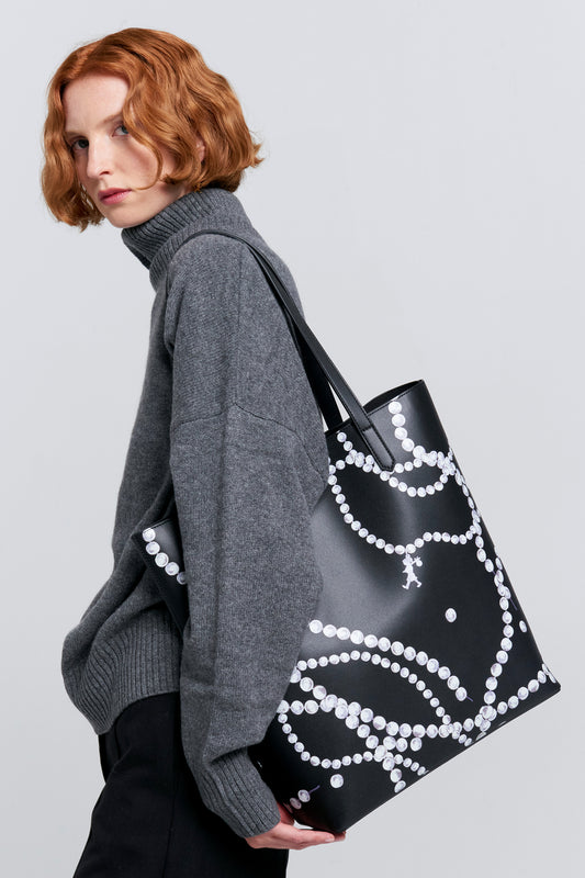 Runaway Pearls Tote Black