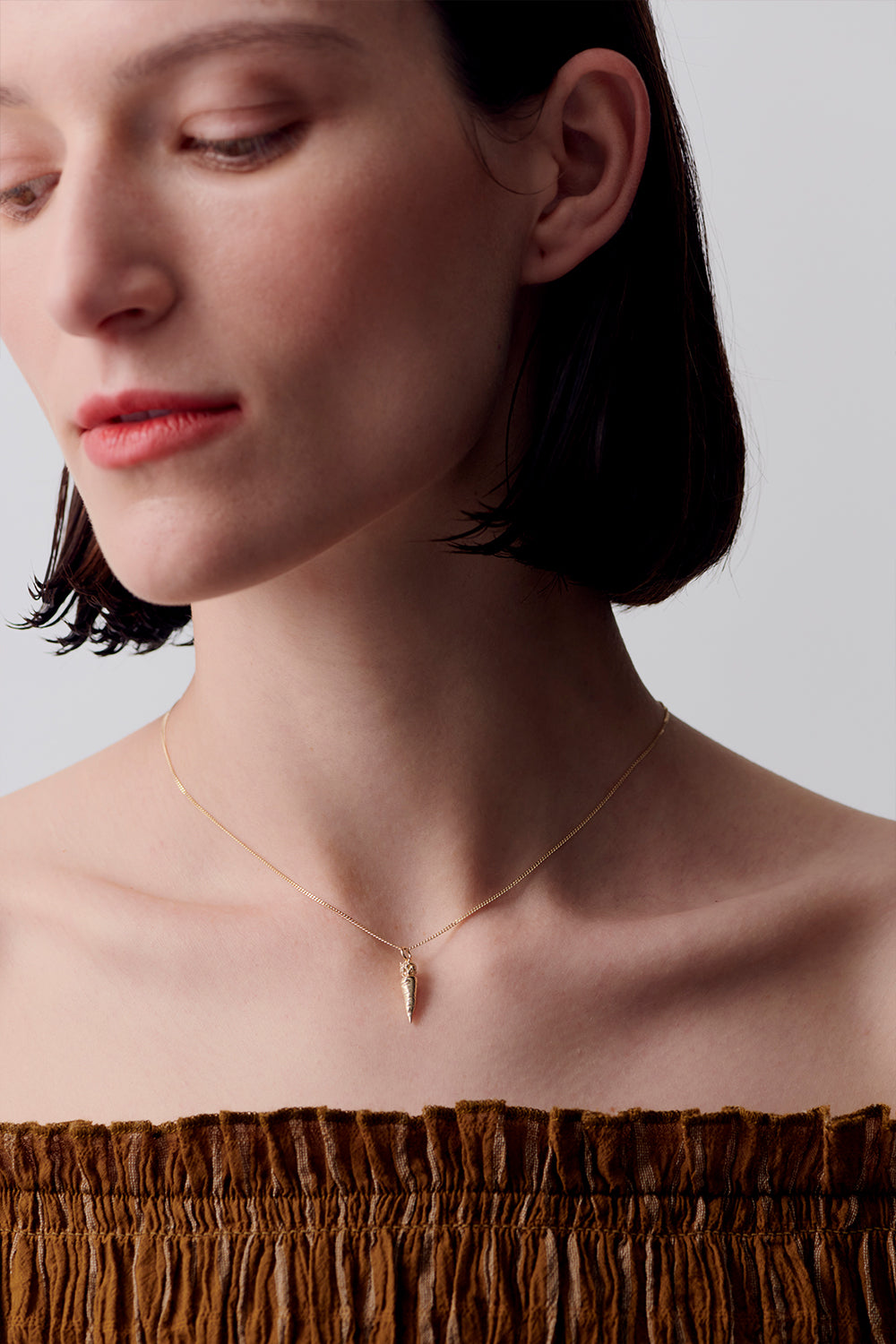 Carrot Necklace Gold