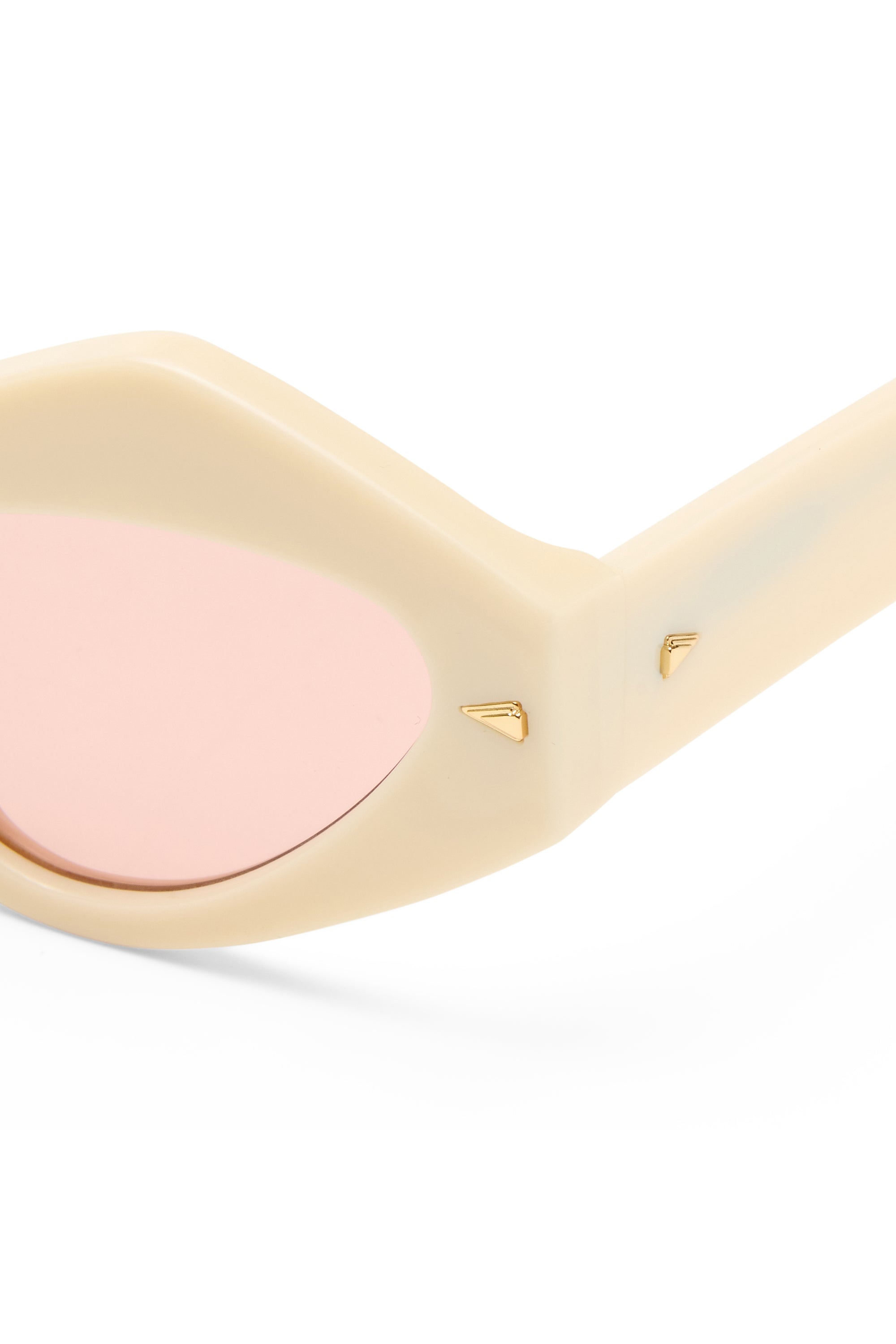 Artemis Ivory – Karen Walker