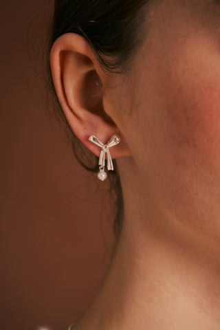 Pearl Bow Studs Silver