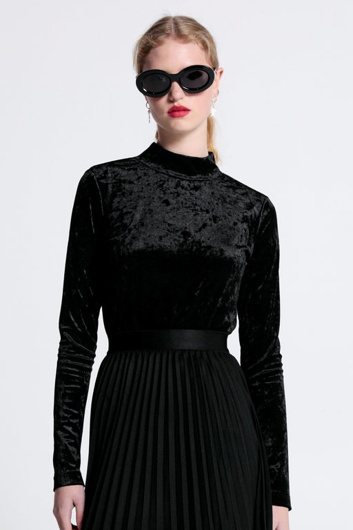Electric Velvet Turtleneck Black