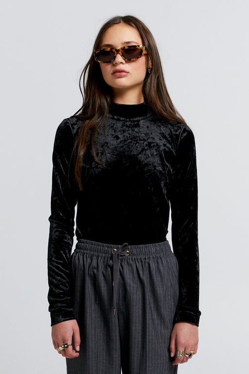 Electric Velvet Turtleneck Black