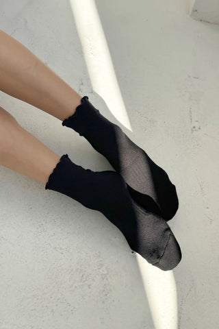 Ruffle Hugger Crew Socks Black/Black