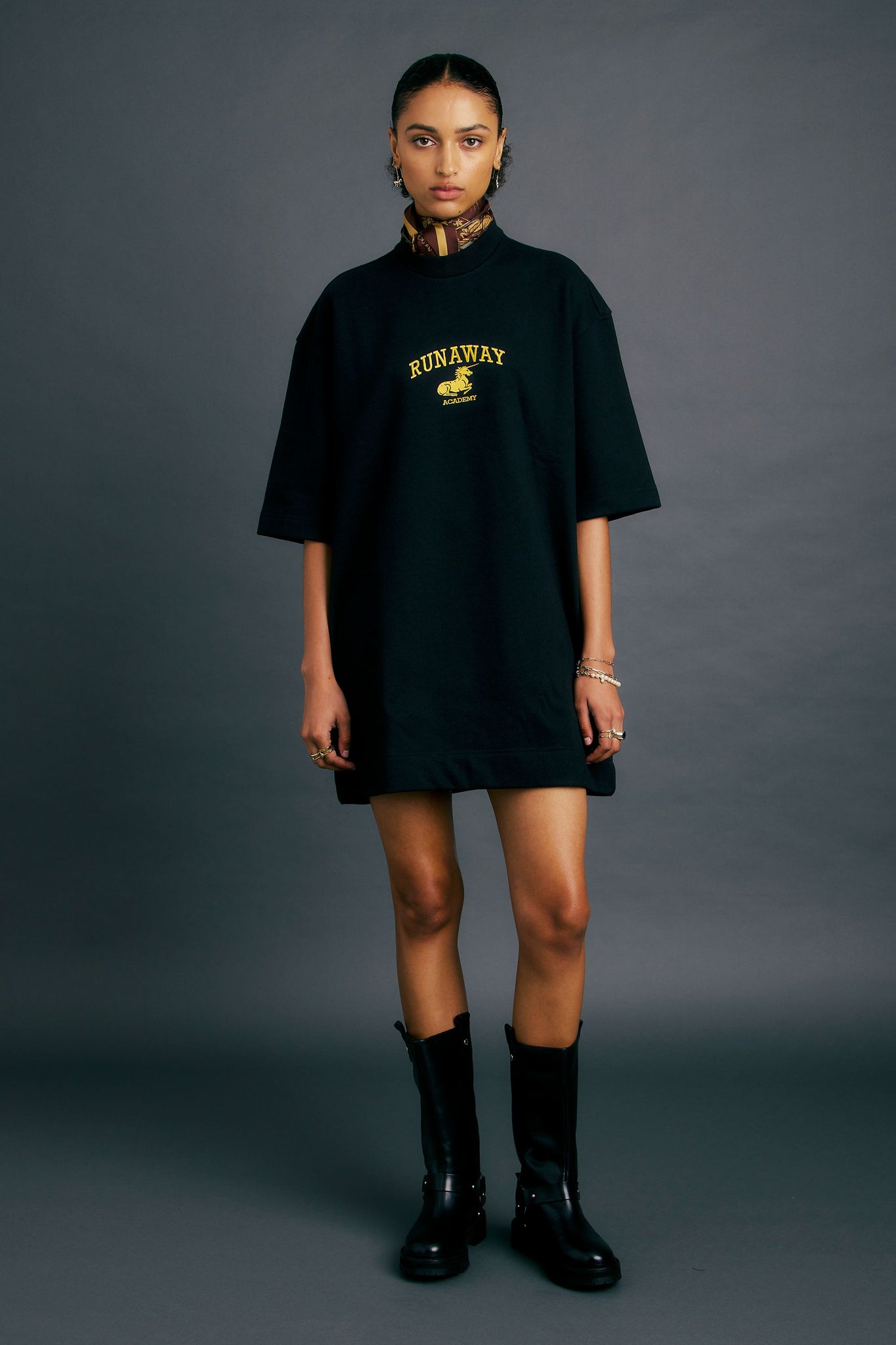 Runaway Academy Dress Black/Gold