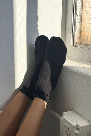 Ruffle Hugger Crew Socks Black/Black