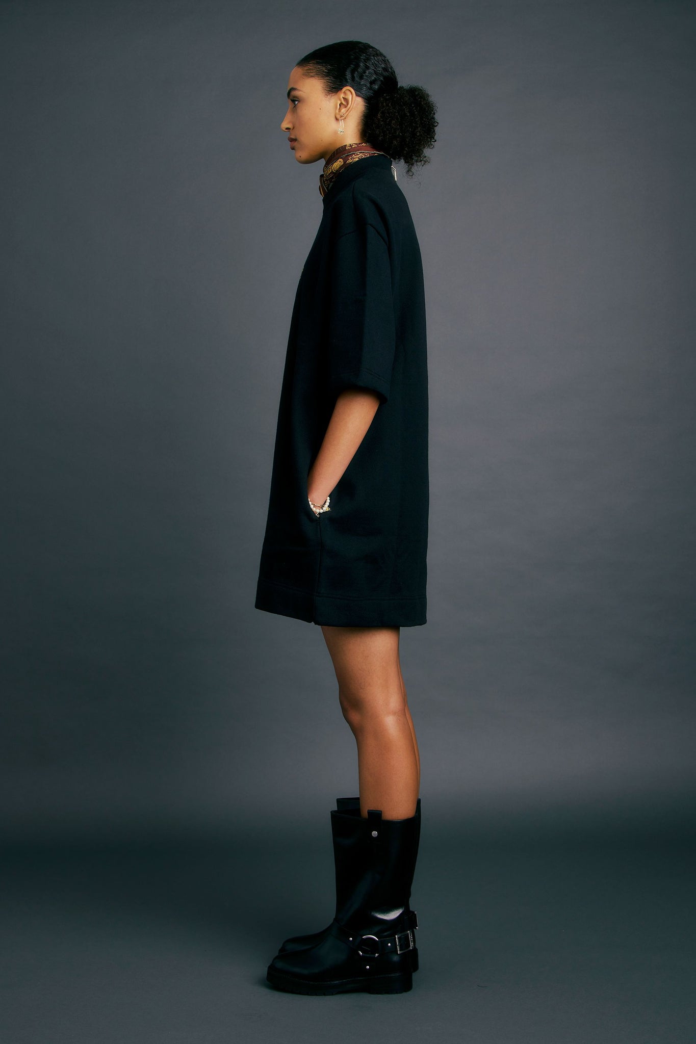 Runaway Academy Dress Black/Gold