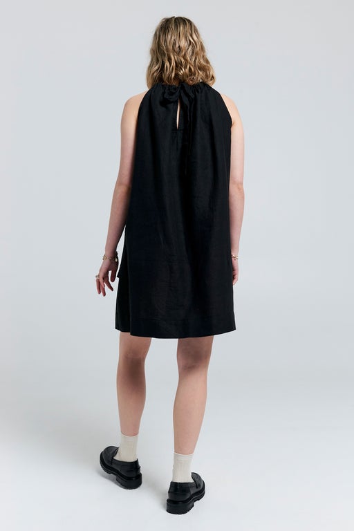Wardian Bow Back Dress Black