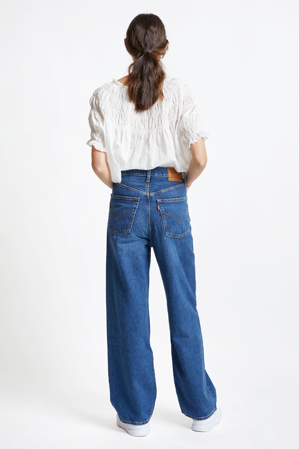 Levi's High Loose Jeans Show Off 