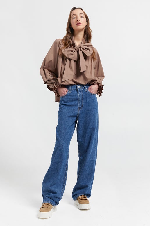 https://www.karenwalker.com/content/products/levis-high-waisted-staright-personal-space-lb-a0092-0010-personal-space-lb-front-0245868001655339707.jpg?width=516