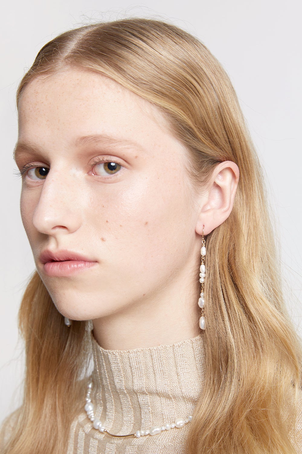 Vania Scattered Pearl Long Earring